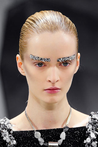 Halloween: trucco last minute . 10 idee per un make up... terrificante . Chanel-bty-F12-027