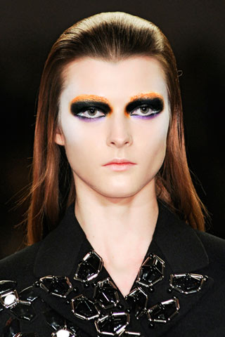 Halloween: trucco last minute . 10 idee per un make up... terrificante . Prada-bty-F12-001