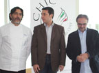Da sinistra lo chef Stefano Masanti, Raffaele Geminiani, direttore di Chic, e Marco Sacco, presidente dell'associazione