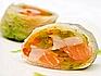 Involtini di cavolo cinese con julienne di verdure con ripieno di salmone e pesce spada