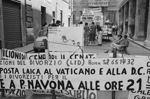 Il 1° dicembre 1970 in Italia viene approvata la legge sul divorzio