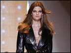 Versace. Cos� forte, cos� fragile