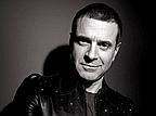Ennio Capasa. Nella pagina seguente: Ennio Capasa alla performance Abramovic Method di Marina Abromovich al PAC di Milano.